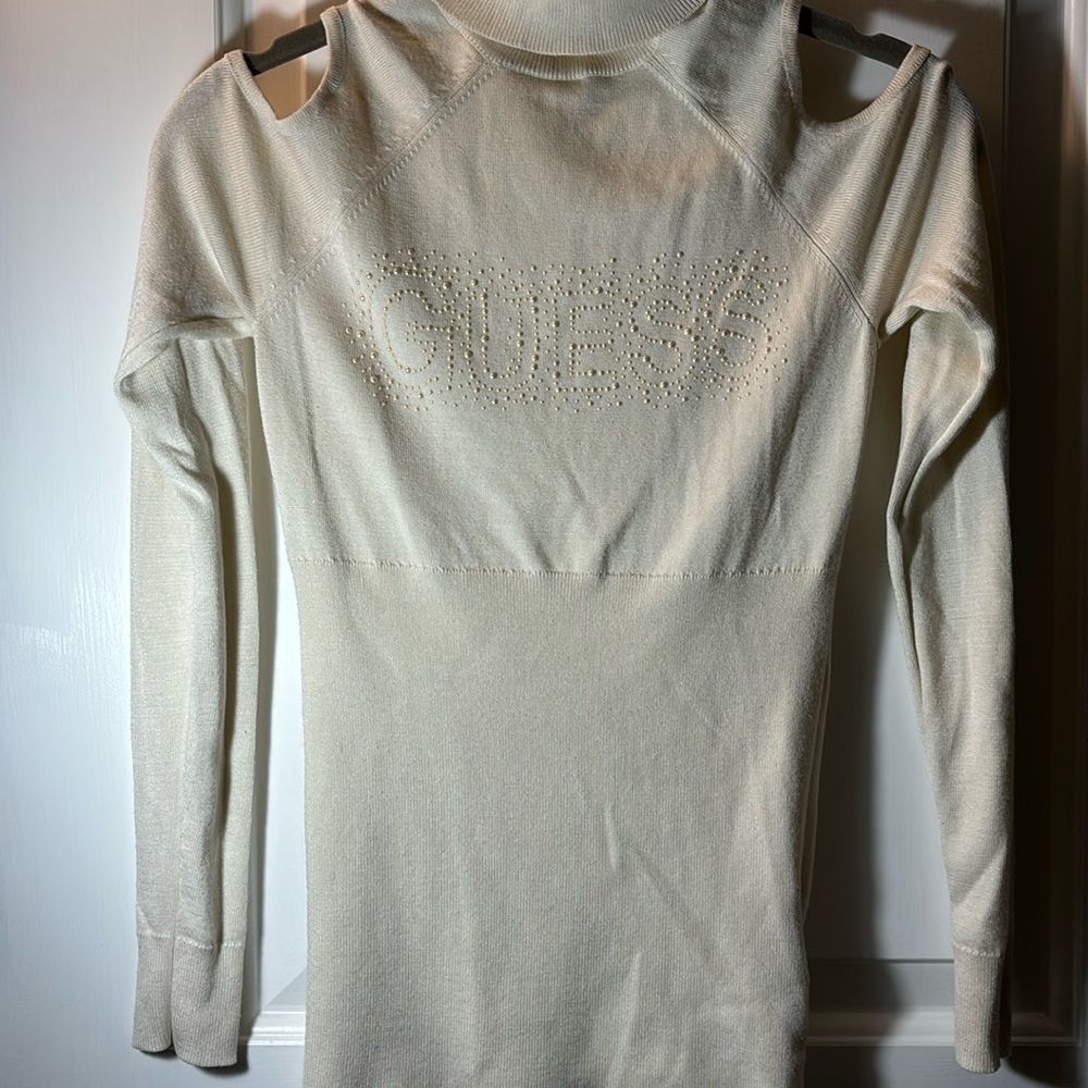 Pretty snow goddess Guess Ivory cold shoulder turtleneck sweater